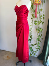 00s Red Strapless Sweetheart Cocktail Dress
