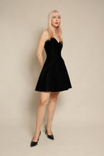 1990s Gunne Sax By Jessica McClintock Black Velvet Sweetheart Mini Dress