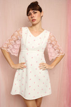 ❤️ 70s Floral Bell Sleeve Dress