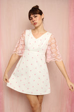 ❤️ 70s Floral Bell Sleeve Dress