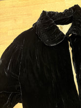 1930s Black Velvet Shirred Evening Coat With Collar