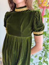 1960s Avocado Green Velvet Puff Sleeve Babydoll Mini Dress - XS/S