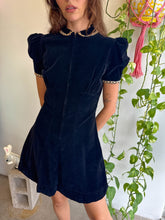 1940s Doris Dodson Black Velvet Dress With Front Zipper & Accent Collar - M
