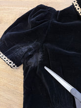 1940s Doris Dodson Black Velvet Dress With Front Zipper & Accent Collar - M