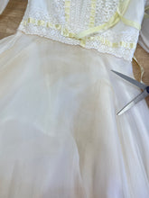 70s Daisy Trim Dress With Train
