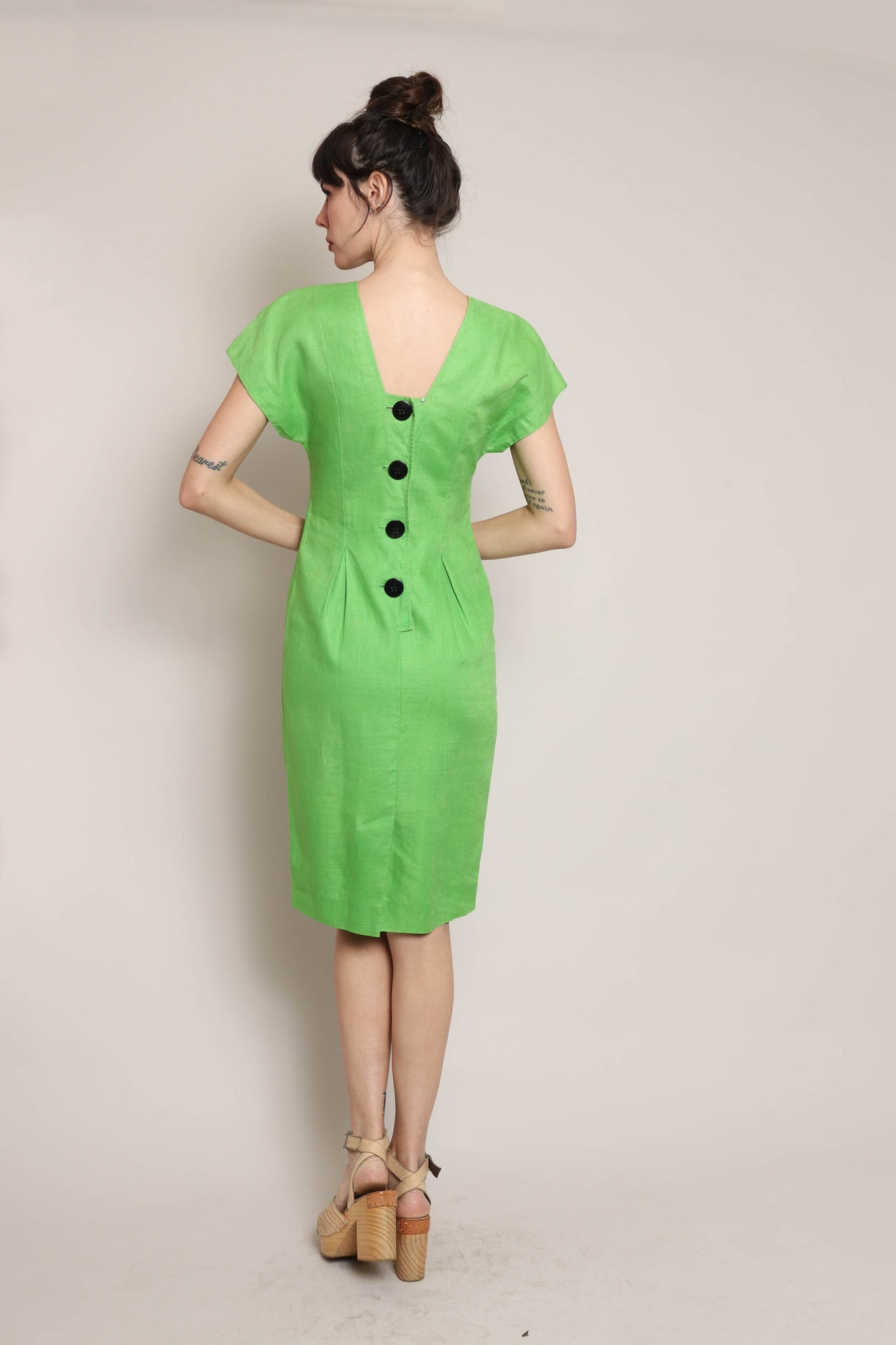 linen vintage dress A Linen Vintage Dress For All Occasions