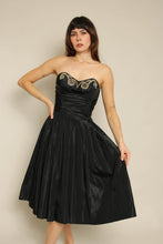 1950s Black Taffeta Fit & Flare Dress With Sweetheart Neckline
