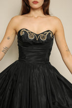 1950s Black Taffeta Fit & Flare Dress With Sweetheart Neckline