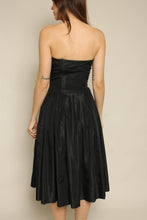 1950s Black Taffeta Fit & Flare Dress With Sweetheart Neckline